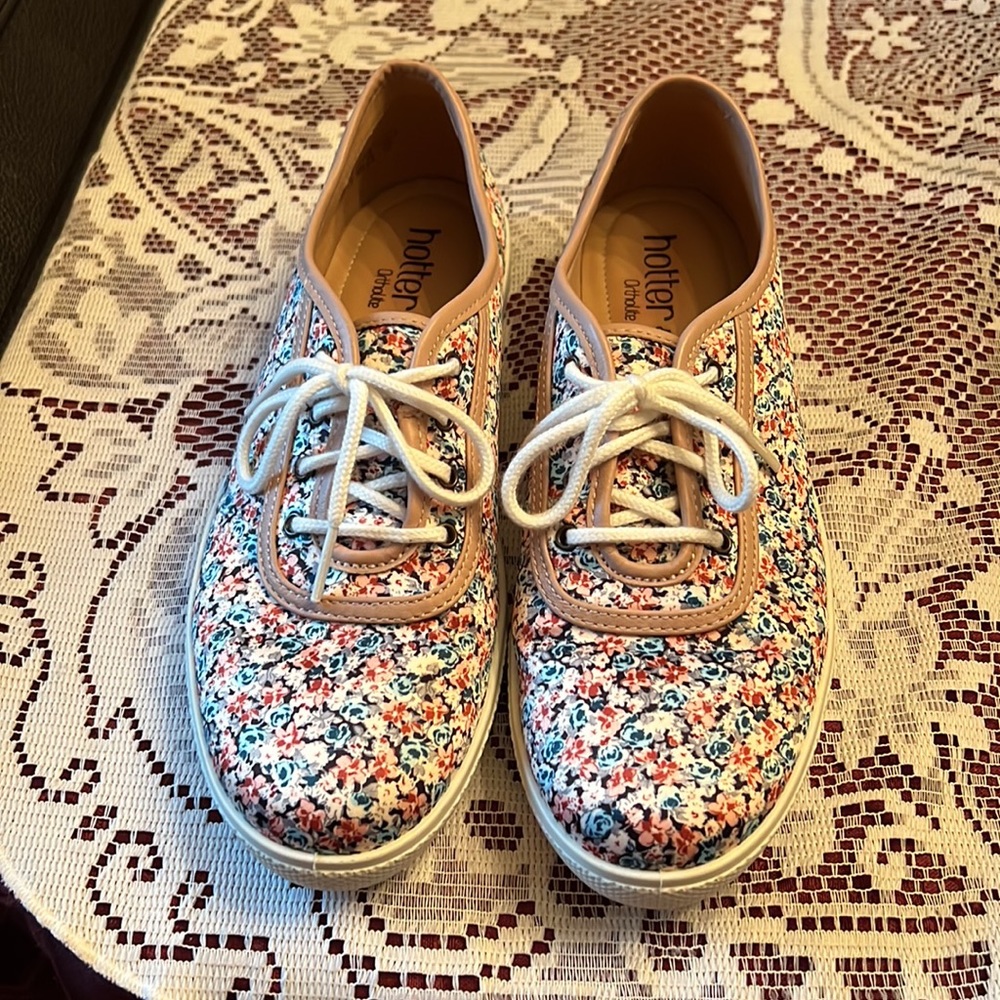 Women’s Hotter Mabel Sneakers size 8.5